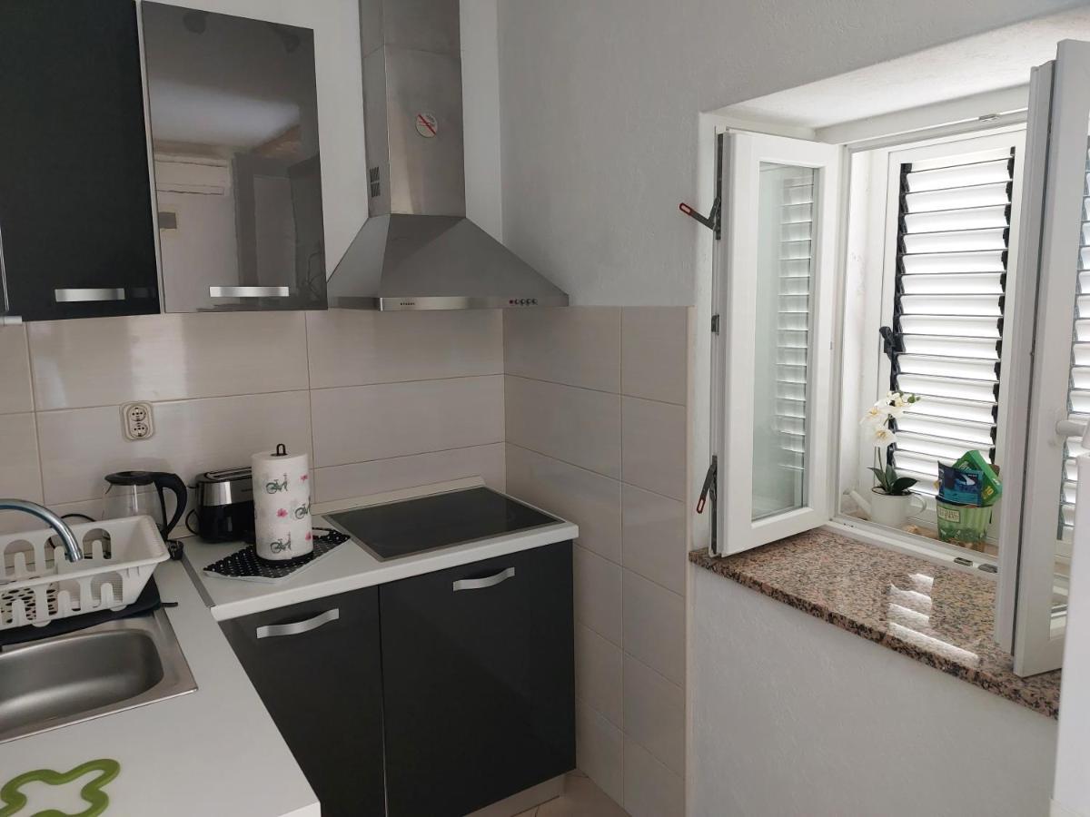 Studio Apartment Klaric Vis Exteriör bild