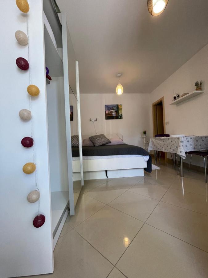 Studio Apartment Klaric Vis Exteriör bild
