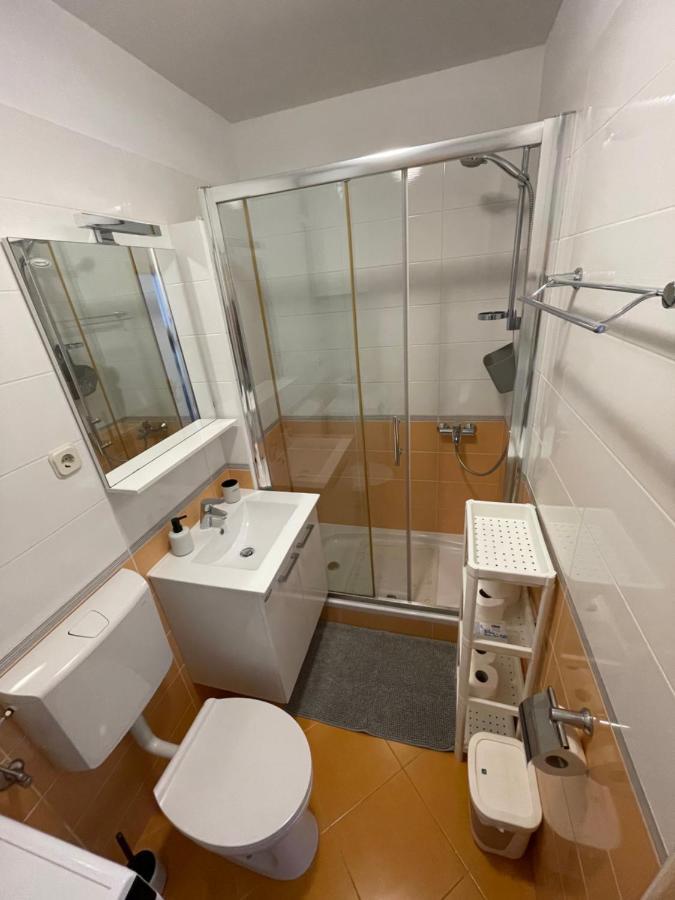 Studio Apartment Klaric Vis Exteriör bild